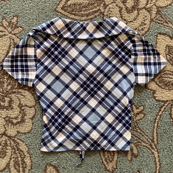 Plaid Ruched Front Short Sleeve Crop Top - Picture 4 of 7
